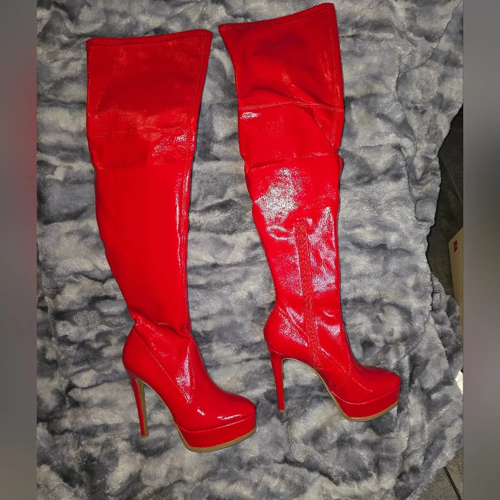 NWB Thalia Sodi Silena Over-The-Knee Platform Fire Engine Red Boots size 10
